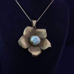 آویز گل و فیروزه